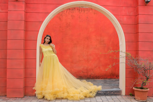 Yellow princess type Prewedding gown